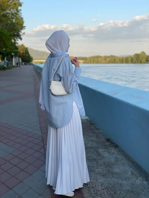 Skirt Hijabi Outfits, Modest Skirt Outfits Muslim, White Skirt Outfit Hijab, Hijabi Skirt Outfits, Hijab Outfit Summer, Islamic Modest Fashion, Modest Outfits Muslim, Outfits Muslim, White Skirt Outfits