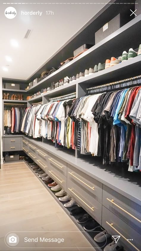 Closet Wallpaper, Master Closet Design, Desain Pantry, Walking Closet, Dream Closet Design, Walk In Closet Design, Closet Design Layout, Luxury Closets Design, Closet Renovation