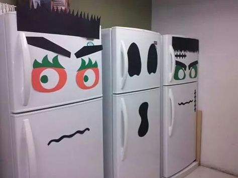 Creative fridge halloween decoration Break Room Halloween Ideas, Halloween Refrigerator Decor, Fridge Halloween Decor, Halloween Wow Fridge, Halloween Break Room Ideas, Halloween Breakroom Decorations, Halloween Breakroom Ideas, Halloween Fridge Decorations, Break Room Halloween Decorations