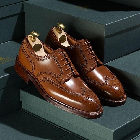 Types Of Shoes Men, Essential Shoes, Brown Shoes Men, Crockett And Jones, Brogues Men, Gentleman Shoes, Street Fashion Men Streetwear, Men Stylish Dress, Shoes Photo