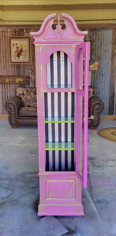 Girly Goth Home Decor, Pink Goth Living Room, Gothic Upcycle Furniture, Pastel Goth Furniture, Pastel Goth Interior Design, Pastel Goth Office, Pastel Goth Room Aesthetic, Pastel Goth Living Room, Pastel Goth Kitchen