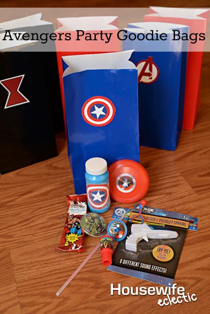 Housewife Eclectic: Avengers Party Goodie Bags with free Avengers Printable. So easy to make! #MARVELSnackBar (ad) #cbias Birthday Surprise For Him, Avengers Printable, Party Goodie Bags, Marvel Party, America Party, Surprise For Him, Avenger Birthday Party, Avengers Party, Avengers Birthday