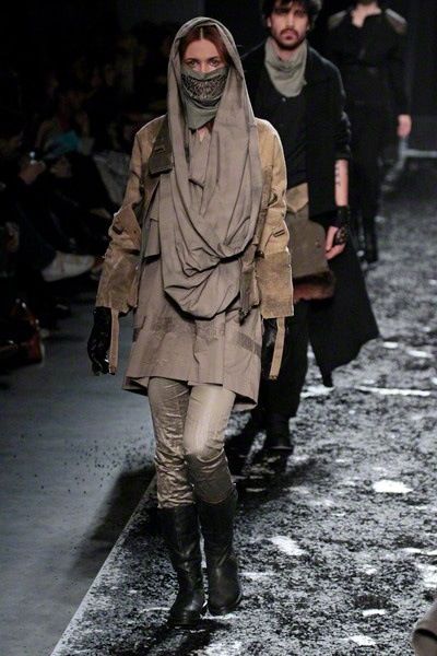 great layering and earth tones. Especially like the head scarf Post Apocalyptic Clothing, Apocalypse Fashion, Post Apocalyptic Costume, Apocalyptic Clothing, Dystopian Fashion, Post Apocalyptic Fashion, Apocalyptic Fashion, Desert Fashion, We Will Rock You