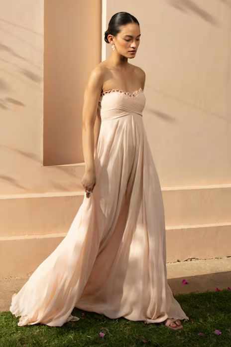 Tube Draped Gown Cream Georgette Gown With Traditional Drape, Traditional Drape Gown With Georgette Material, Traditional Drape Georgette Evening Gown, Pre-draped Georgette Gown For Evening, Evening Pre-draped Georgette Gown, Tube Gown, Western Gowns, Drape Gowns, Ladies Gown