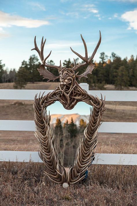 3 Ways to Get That Log Cabin Look - Mountain Living Antler Mirror, Mule Deer Antlers, Deer Hunting Decor, Mounted Antlers, Antler Projects, Deer Antler Crafts, Antler Wreath, Antler Ideas, Deer Antler Decor