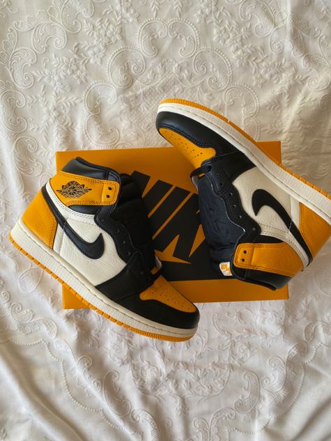 Cool Shoes Women, Women Nike Dunks, Jordan 1 Taxi, Shoes For Men Nike, Sneakers Outfit Nike, Shoes For Women Nike, Basketball Shoes Women's, Nike Dunks Outfit, 1s Shoes