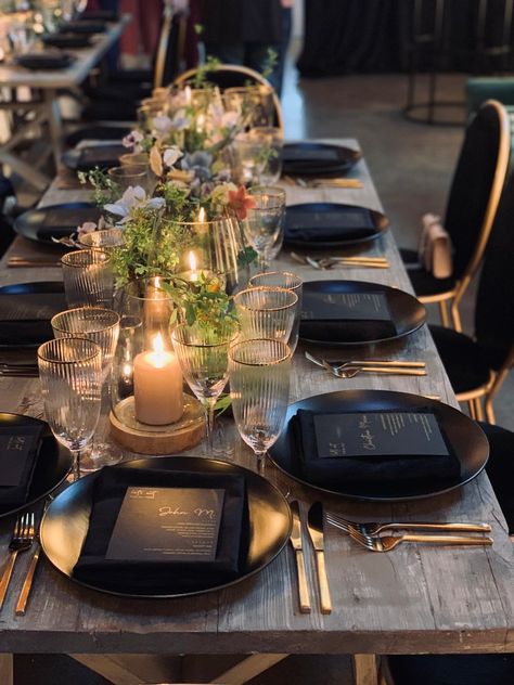 Dinner Party Table Settings, Dining Decoration, Graduation Dinner, Corporate Dinner, Dinner Party Decorations, Black Dinner, Birthday Dinner Party, 28th Birthday, Elegant Dinner Party