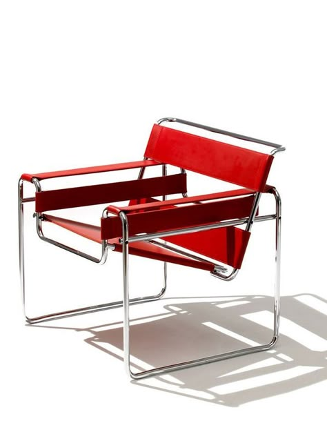 12 fauteuils design iconiques dans lesquels investir (sans jamais le regretter) - Elle Décoration Bauhaus Furniture Design, Knoll Wassily Chair, Marcel Breuer Wassily Chair, Bauhaus Interior, Bauhaus Furniture, Wassily Chair, Chair Design Modern, Furniture Design Chair, Iconic Chairs