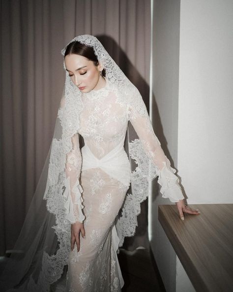 Spanish Cathedral Veil, Mermaids Wedding Dress, Gothic Bridal Dress, Vintage Elegant Wedding Dress, Vintage Mexican Wedding Dress, Padme Wedding Dress, Latina Wedding Dress, Unique Bridal Looks, Long Sleeve Vintage Wedding Dress