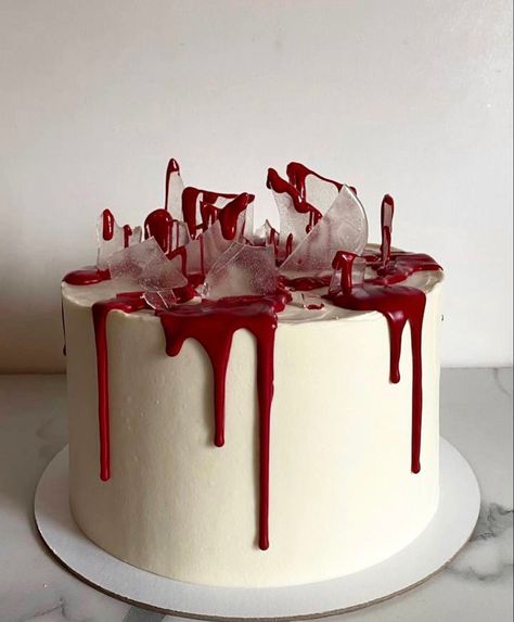 Gothic Birthday Cakes, Horror Cake, Scary Cakes, Spooky Cake, Halloween Cake Decorating, Vintage Birthday Cakes, Birthday Cake Decorating Ideas, Mini Cakes Birthday, Cake Decorating Ideas