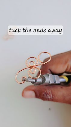 Jewelry Making Tutorials Free, Hammered Wire Jewelry Tutorial, Diy Wire Jewelry Tutorials Free Pattern, Wire Work Jewelry Tutorials Free, Wire Wrap Tutorial Free, Minimalist Wire Wrapped Jewelry, Wire Wrapped Earrings Tutorial, Wire Work Jewelry Tutorials, Wire Wrapped Jewelry Tutorials Free