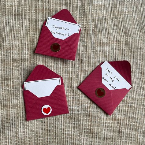 Cute tiny envelope diy Tiny Letters Diy, Mini Paper Envelope Diy, Mini Envelope Tutorial, Tiny Envelope Template, Tiny Cards Diy, Valentines Day Envelopes Diy, Tiny Envelopes Diy Tutorials, Diy Mini Envelopes Easy, Make Tiny Envelopes