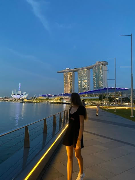 Singapore Outfit Aesthetic, Singapore Outfits Ideas, Singapore Photoshoot Ideas, Singapore Picture Ideas, Outfits For Singapore Trip, Singapore Instagram Photos, Singapore Outfit Ideas, Singapore Photo Ideas, Singapore Ootd