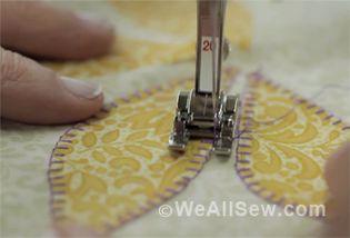 How to Applique with a Blanket Stitch Bernina tutorial Aplique Quilts How To, How To Machine Applique For Beginners, Needle Turn Applique Tutorial, Echo Quilting Around Applique, Machine Applique Tutorials, Bernina Sewing Machine Feet How To Use, Applique Quilts Tutorial, Bernina Sewing Machine, Applique Stitches