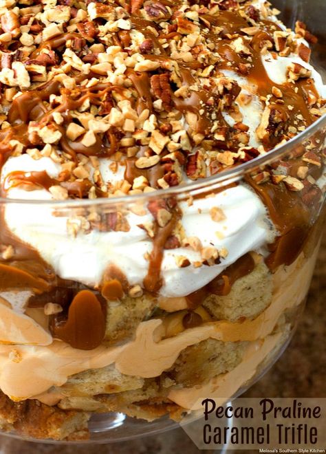 Caramel Trifle, Christmas Trifle Recipes, Trifle Bowl Recipes, Trifle Dessert Recipes, Trifle Recipes, Christmas Trifle, Dessert Christmas, Buttermilk Pound Cake, Pecan Praline