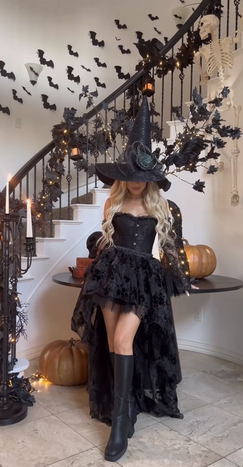 Witches Costumes For Women, Pretty Halloween Costumes, Witch Halloween Costume, Trendy Halloween Costumes, Unique Halloween Costumes, Halloween Costume Outfits, Halloween Costumes Makeup, Witch Outfit, Fantasias Halloween