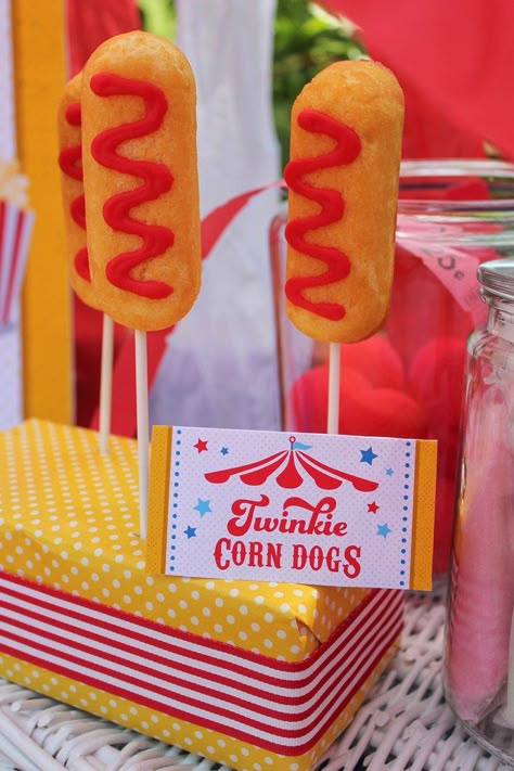 Backyard Carnival Birthday Party, Birthday Party Backyard, Carnival Party Foods, Carnival Snacks, Carnival Birthday Theme, Decorations Diy Party, County Fair Birthday, Backyard Carnival, Carnival Party Decorations