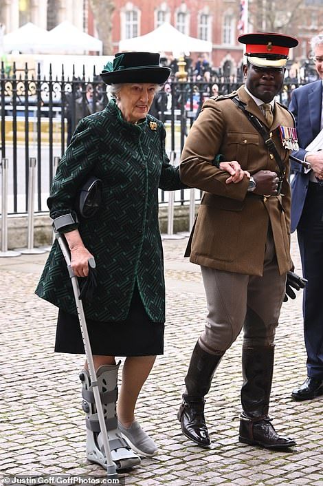 The Queen is supported by her cousins Princess Alexandra at memorial Princess Alexandra Of Kent, Duke Of Edinburgh Award, Commonwealth Day, Thanksgiving Service, Elizabeth Queen, Four Women, Rule Britannia, British Family, Prince Charles And Camilla