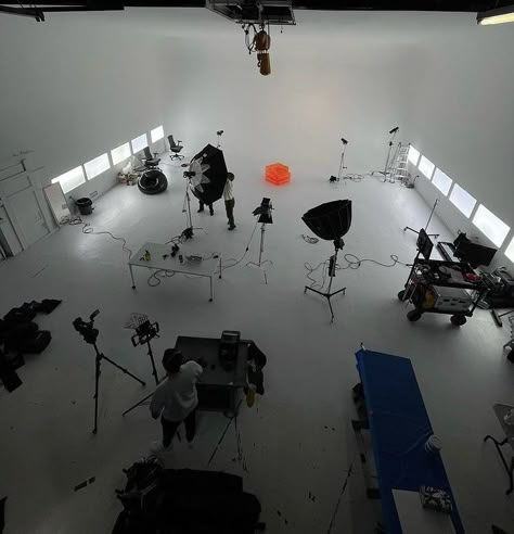 Creative Director Office, Creative Director Aesthetic, Youtube Aesthetic, Fashion Dream Job, Bts Mv, Shirt 2023, Aesthetic Boys, Empty Room, Studio Room