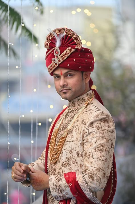 Dulha Wedding Pose, Wedding Groom Poses Indian, Boys Wedding Photoshoot Poses, Men Wedding Photoshoot, Dulha Single Pose Kurta, Dulha Single Pose Wedding Photos, Groom Single Poses Indian Wedding, Serwani Pose, Wedding Poses Groom