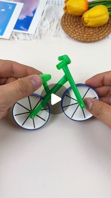 Recycle Activities For Kids, Bicycle Crafts For Kids, Recycling Ideas For Kids, Straw Crafts For Kids, Racing Crafts, Diy Straw Crafts, Plastic Straw Crafts, Paper Bicycle, Recycling Activities For Kids