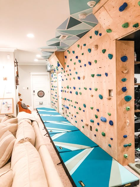 Basement Rock Wall, Climbing Wall Design, Kids Playroom Basement, Jungle Theme Rooms, Home Climbing Wall, Indoor Climbing Wall, Indoor Playroom, Kid's Playroom, Kids Shared Bedroom