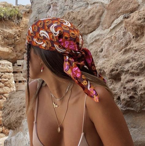 Thai Aesthetic, Bandana Beach, Caribbean Summer, Vacation Ootd, Rich Motivation, Vibe Outfits, Woman Outfit Ideas, Beach Photo Inspiration, Quotes Summer