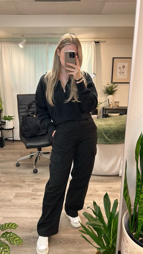 Gen Z Black Outfit, Black Cargo Fall Outfits, Black Cargo Pants Outfit Business Casual, All Black Outfit Rainy Day, Cold Weather Cargo Pants Outfit, Black Cargo Pants Outfit Cold Weather, Black Jogger Cargo Pants Outfit, Black Cuffed Cargo Pants Outfit, Cargo Pants Outfit No Crop Top