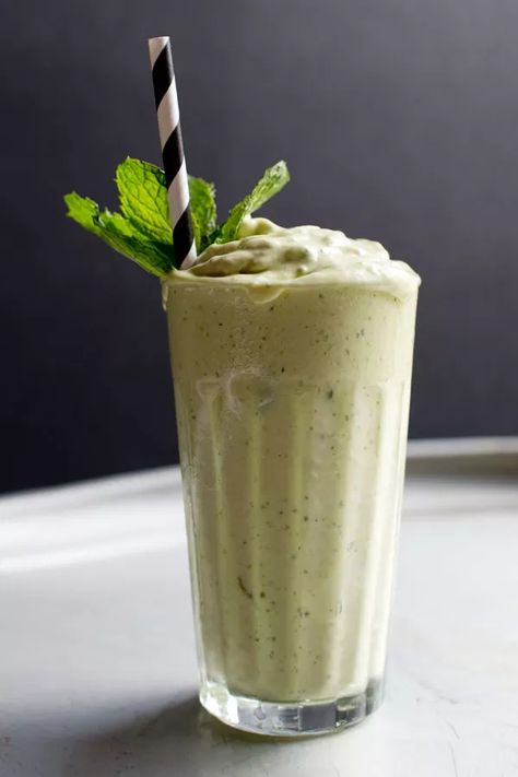 This chilly treat is an adaptation of one served at the Royale Eatery, a burger and shake shop in Cape Town, South Africa. A simple purée of avocado, ice cream, mint leaves, and ice, it's sweet, rich, and dense enough to stand a spoon in. Homemade Milkshake Recipe, Best Avocado Recipes, Mint Milkshake, Avocado Shake, Mint Shake, Burgers And Shakes, Avocado Ice Cream, Milkshake Recipes, Avocado Recipes