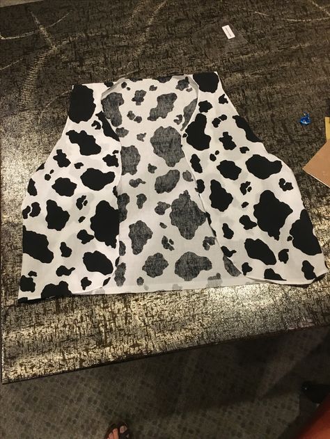 DIY • Woody Cowprint vest Disney Projects, Spooky Black, Couple Costumes, Spirit Week, Family Halloween, Couples Costumes, Cow Print, 1st Grade, Animal Print Rug