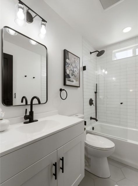 Bathroom Remodel With White Cabinets, White And Black Modern Bathroom, Small Bathroom White And Black, White And Black Small Bathroom, White Apartment Bathroom, White Bathroom With Black Fixtures, Small Bathroom Black And White, Small Black And White Bathroom Ideas, Small Black And White Bathroom