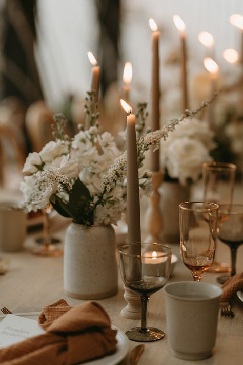 Neutral Tone Party Decor, Brown Table Scape, Simple Neutral Wedding Table Decor, Earth Tone Wedding Table Decor, Beige Aesthetic Wedding Theme, Neutral Party Table Decor, Understated Wedding Decor, Earthy Tone Wedding Decor, Neutral Earthy Wedding