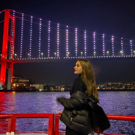 Istanbul Winter Photography, Istanbul Turkey Outfit Winter, Istanbul Outfit Ideas Winter, Turkey Photo Ideas, Istanbul Outfit Ideas, Istanbul Selfie, Istanbul In Winter, Istanbul Winter, Istanbul Photo Ideas