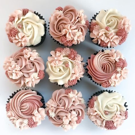 Cupcake Piping, Frosting Flowers, Cupcake Decorating Tips, Pretty Cupcakes, Cupcake Decor, Cupcake Cake Designs, Floral Cupcakes, Cake Decorating Piping, Cupcake Decorations