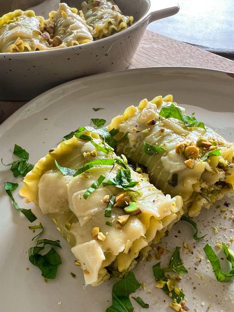 PISTACHIO PESTO LASAGNA ROLL-UPS Lasagna Variations, Pasta Roll Ups, Pesto Lasagna Roll Ups, Lasagna Ideas, Lasagne Roll Ups, Pesto Food, Pesto Lasagna, Lasagna Roll Ups, Pasta Al Pesto