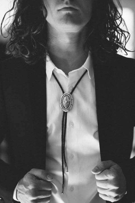 Bolo Tie Outfit Mens Casual, Bolo Tie Men Outfit Casual, Bolo Tie Men, Tie Outfit, Wedding Image, Groom Ties, Estilo Country, Las Vegas Wedding, Western Wedding