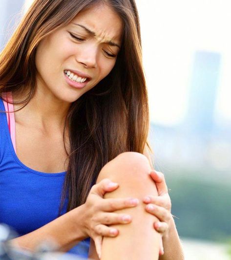 14 Natural Remedies For Knee Joint Pain + Causes And Prevention Tips #arthritisinhands K Tape, Joints Pain Remedy, Natural Headache Remedies, Knee Pain Relief, Joints Pain Relief, Knee Pain, Alternative Medicine, Holistic Health, Pain Relief