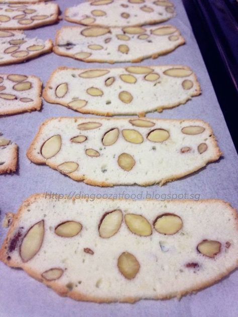 Miki's Food Archives : Crispy Almond Bread Biscotti Recipe Italian, Almond Biscotti Recipe Italian, Almond Bread Recipe, Eid Cookies, Cny Cookies, Crispy Snacks, Almond Biscotti Recipe, Almond Macaroons, Savoury Crackers