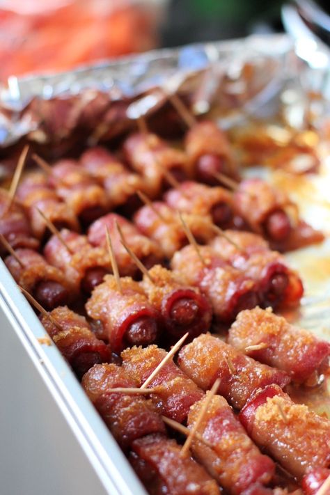 Brown Sugar Bacon Wrapped Smokies, Wrapped Smokies, Smokies Recipe, Bacon Wrapped Smokies, Halloween Finger Foods, Brown Sugar Bacon, Fingerfood Party, Bacon Appetizers, Cooking Bacon