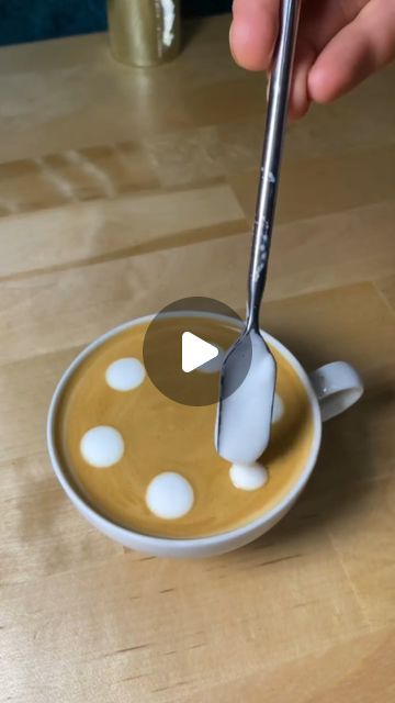 Espresso Design Art, Coffee Art Tutorial, Easy Coffee Painting For Beginners, How To Make Designs In Coffee Latte Art, Halloween Latte Art, Christmas Latte Art, Easy Latte Art, Specialty Lattes, Coffee Tutorial