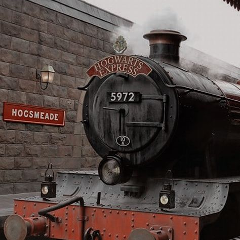 Hogwarts Visuals, Shifting Hogwarts, Harry Potter Shifting, Kunstjournal Inspiration, Hogwarts Shifting, The Hogwarts Express, Shifting To Hogwarts, Shifting Board, Hp Aesthetic