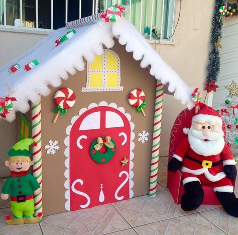 Life Size Gingerbread House Diy, Cardboard Gingerbread House, Christmas Decora, Candy Land Christmas Door, Christmas Tree Candy, Gingerbread Christmas Decor, Candy Land Christmas Decorations, Christmas Float, Candy Land Christmas Tree