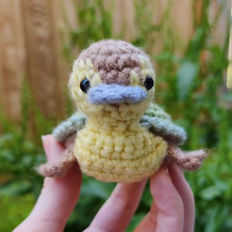 Some stills of the sweet lil turtleduck I made yesterday! 🗒Pattern: @haomaocrochet 🧶Yarn: @michaelsstores Impeccable . . . 🏷 #crochet #handmade #crochetersofinstagram #crochetaddict #amigurumi #crochetlove #crocheting #yarn #instacrochet #handmadewithlove  #crochetinspiration #diy #crochetlover #yarnaddict #amigurumilove #amigurumis #crochetlife #crocheteveryday #yarnaddict #cutecrochet #turtleduck #atlacrochet #atlaturtleduck #atla #crochetturtleduck Croquet Animals, Crochet Atla, Crochet Turtle, Crochet Things, Crochet Lovers, Crochet Creations, Crochet Handmade, Cute Crochet, Crochet Designs