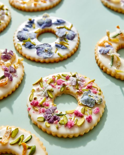 Embellished Wreath Cookies | A buttery classic, sugar cookies make a delicious treat anytime. Here, Martha heightens them to special-occasion status with a simple glaze and a fanciful combination of candied flowers, crystallized ginger, and chopped pistachios. #food #recipes #marthastewart  #cookierecipes #sugarcookies بيتي فور, Elegant Cookies, Edible Flowers Recipes, Wreath Cookies, Blossom Cookies, Green Recipes, Flower Cupcakes, Dandelion Recipes, Flower Cookies