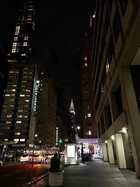 Walking In Nyc At Night, Late Night Walks Aesthetic, Dark New York, Manhattan At Night, Park Avenue Nyc, Night Walking Aesthetic, Midnight Walk, Aesthetic Chill, Manhattan Night