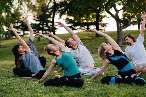 A group of people doing yoga in the park | Premium Photo #Freepik #photo #nature Yoga Group Poses, Yoga Reference, People Doing Yoga, Retreat Space, Yoga Group, Photo Yoga, Fitness Retreat, Yoga Images, Yoga Photoshoot