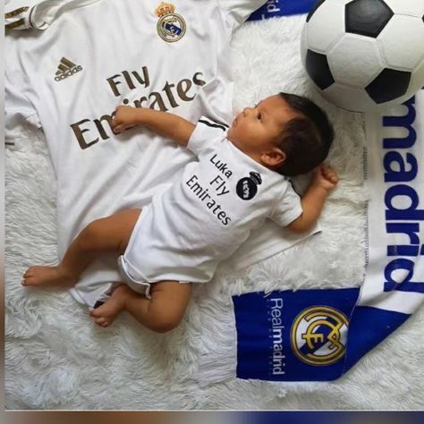 WhatsApp Group Invite Baby Soccer Photoshoot, Real Madrid Shirt, Soccer Baby, Baby Announcement Pictures, Monthly Baby Photos, Baby Momma, Football Baby, Foto Baby, Baby Boy Birthday