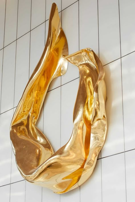 Gold Leaf Sculpture, Luxury Sculpture, Ideas For Wall Decoration, Decorated Mirror, Japan Graphic Design, Brick Art, Wind Sculptures, Interior Pictures, Shenzhen China