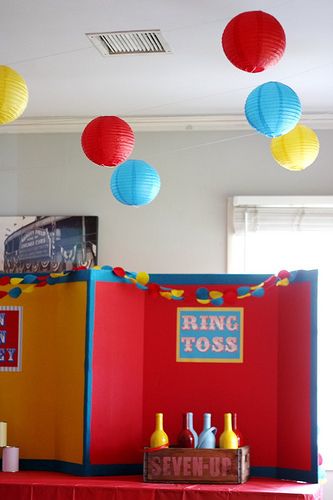 Tri fold board for carnival game back drop with sign. Guessing Booth Carnival Game, Inside Carnival Birthday Party, Carnival Booths Diy, Diy Carnival Booth Games, Diy Carnival Booth, Circus Theme Party Food, Guessing Booth, Carnival Bday Party, Carnival Booths