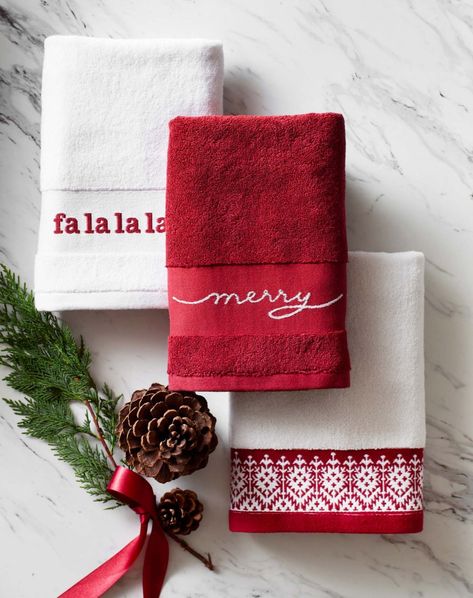 The Holiday Lookbook | Pottery Barn Cheerful Bathroom, Christmas Fairytale, Christmas Bath Towels, Pottery Barn Christmas, Holiday Lookbook, Minimal Patterns, Hanukkah Decorations, Christmas Towels, Towel Sets